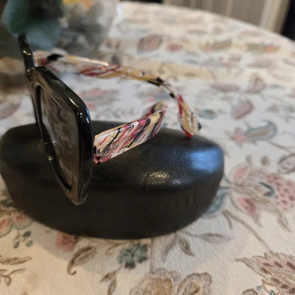 Burberry Women's Sunglasses with Black and Multicolor Design - Picture 6 of 11